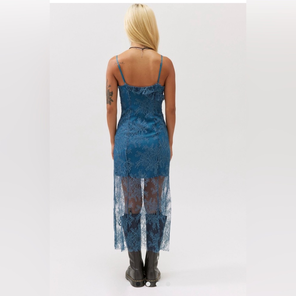 Uo real love lace midi dress size XS in blue color